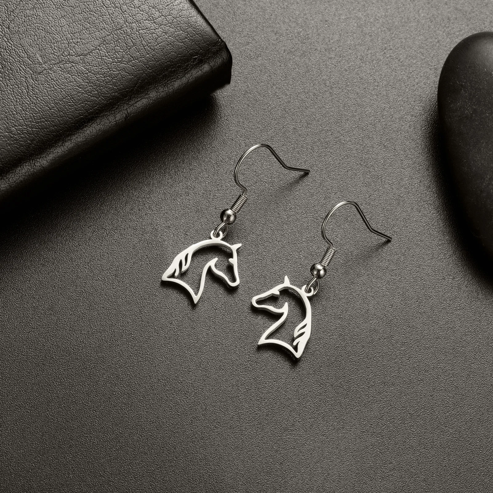 Unift Hollow Horse Dangle Earrings Stainless Steel Women Earring Fashion Trendy Equestrian Sporty Jewelry Cowboy Cowgirl Gift