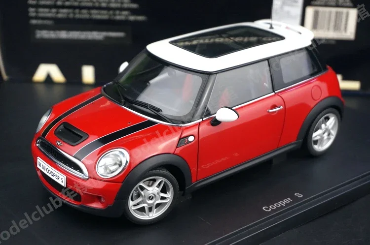 

Autoart 1:18 Cooper S Red/White Simulation Limited Edition All Open Alloy Metal Static Car Model Toy Gift