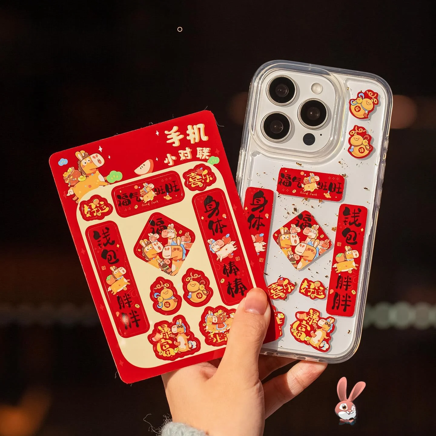 

Новогодние декоративные наклейки на телефон: водонепроницаемые праздничные клейкие аксессуары с двойными куплетами для празднования Нового года