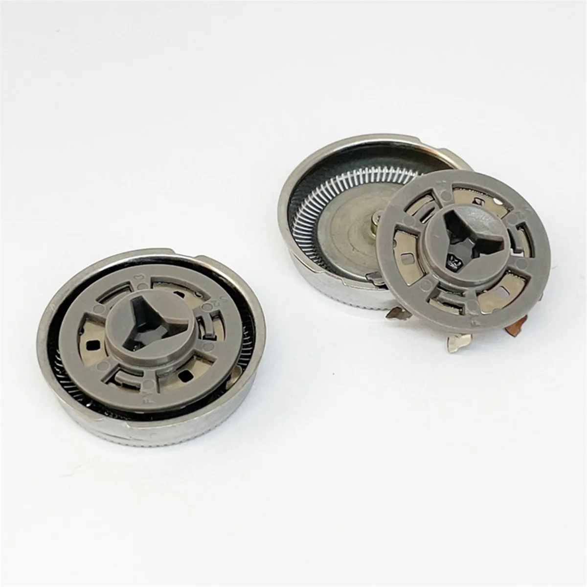 หัวโกน SH71แบบเปลี่ยนได้สำหรับชุดเครื่องโกนหนวดรุ่น7000และมีรูปทรงเชิงมุมรุ่น5000 SH71/52