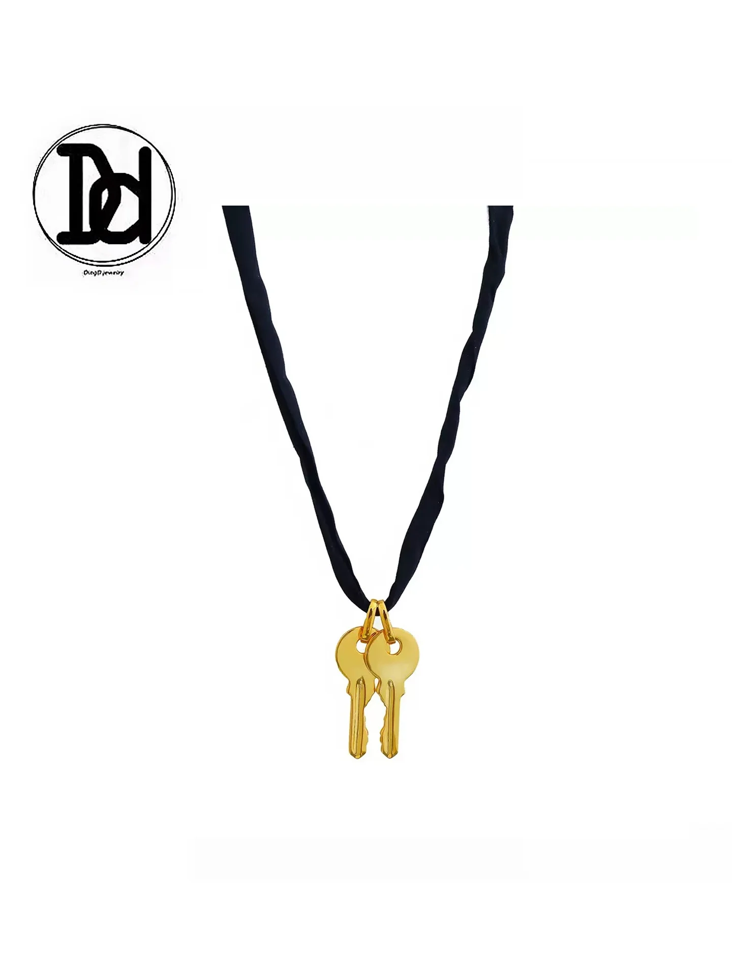 fashionable-long-double-key-necklace-design-luxury-minimalist-style-2025-trend-set-by-bloggers-elegant-jewelry-accessory