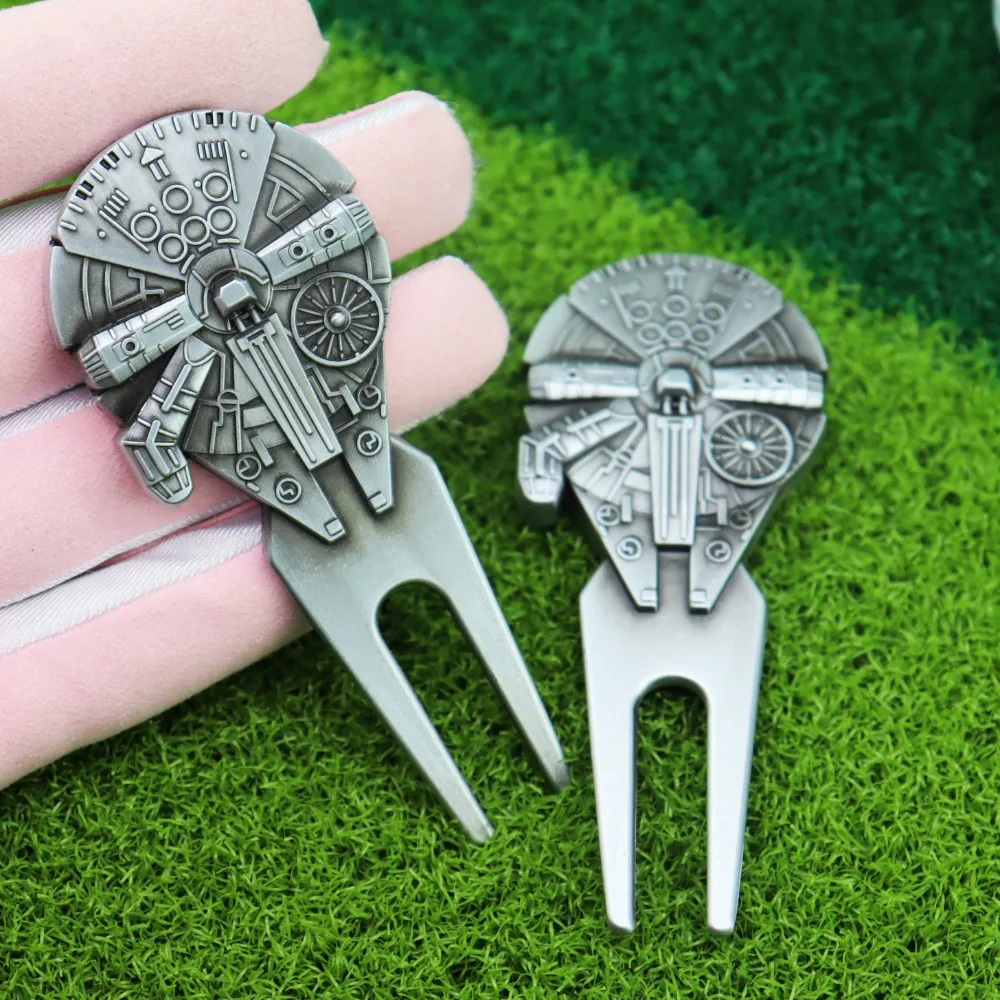 Golf Divot Tool Spacecraft Golf Green Fork Magnetic Portable Golf Ball Fork Multifunctional Zinc Alloy Divot Fork Mark Location