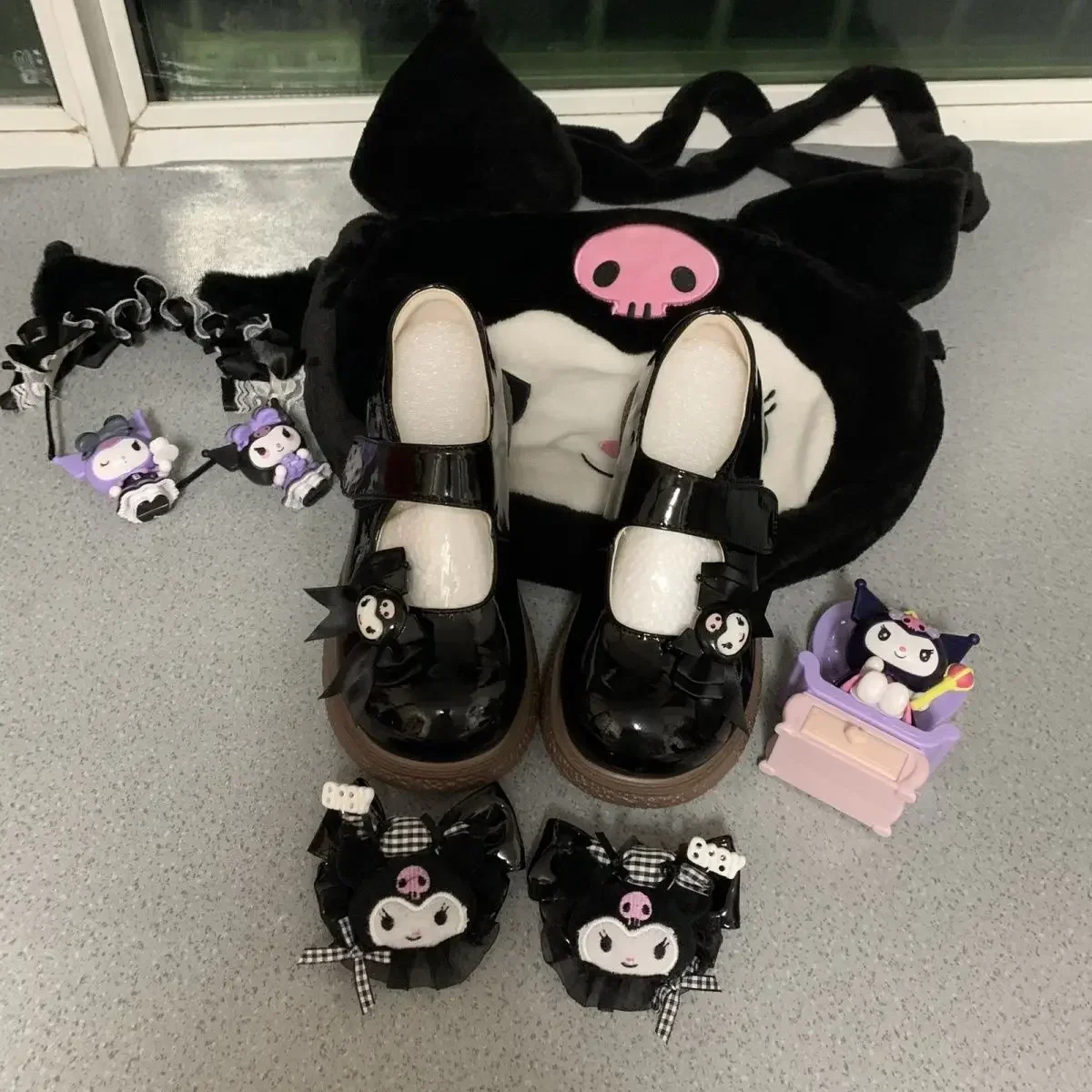 Sanrio kuromi lolita รองเท้า jk รอบ toe big toe รองเท้าน่ารัก girly หัวใจรองเท้าหนังขนาดเล็กสาว kawaii ของขวัญวันเกิด