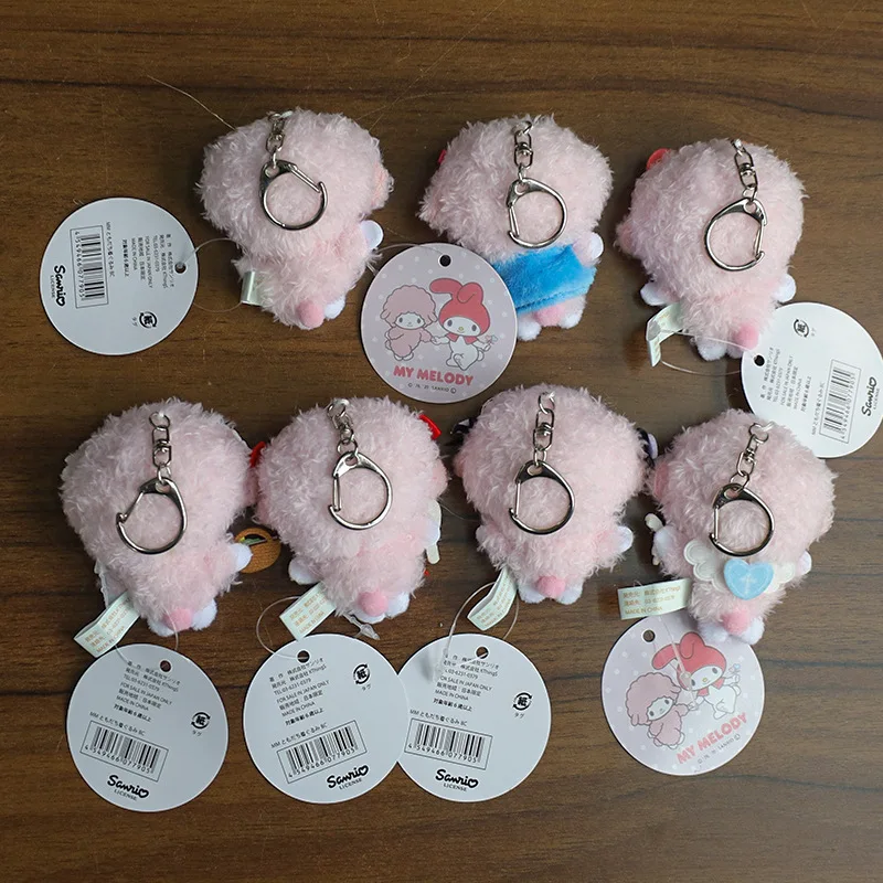 かわいいサンリオのぬいぐるみキーホルダー、キュートな子羊ピアノミニぬいぐるみバックパックペンダント、漫画の装飾バッグチャーム、女の子へのギフト
