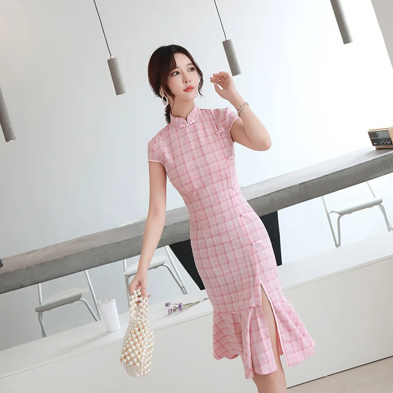 

2024 Summer Modified Chinese Dress Womens Sexy Modern Plaid Qipao Knee Length Split Cheongsam Fishtail Dress Pink Blue 1114