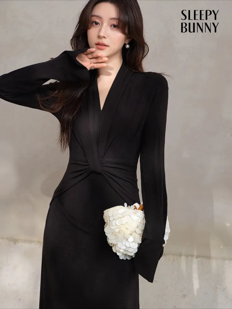 

Chic Slim-Fit Knit Dress Women Elegant V-Neck Twist Detail Long Sleeve Maxi Dress Stretchy Winter Body-Flattering Black Outfit