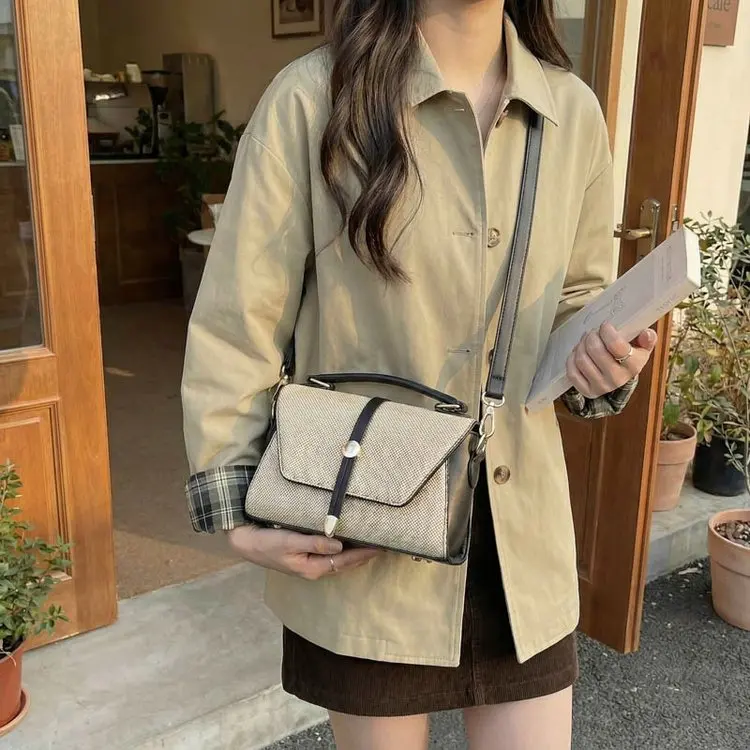 

Новая японская модная женская сумка 2026 года: простая и универсальная, на одно плечо, через плечо, для поездок на работу, высококачественная, ручная, маленькая квадратная сумка