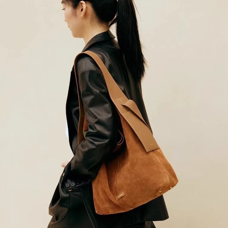 

Simple Velvet Luxury Style Bucket Bag - Crossbody Shoulder Bag for Work Commuting with Hanging Ear Design