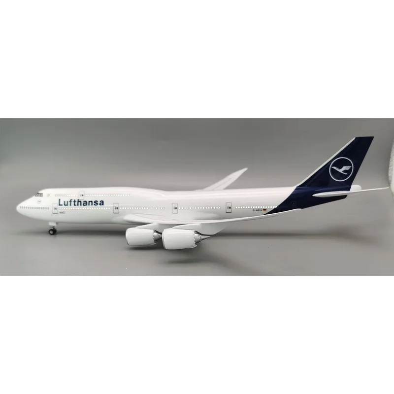 

B747-8 Новая окрашенная модель самолета Люффана с подсветкой и колесами, имитация статической модели, орнамент для мальчиков в подарок