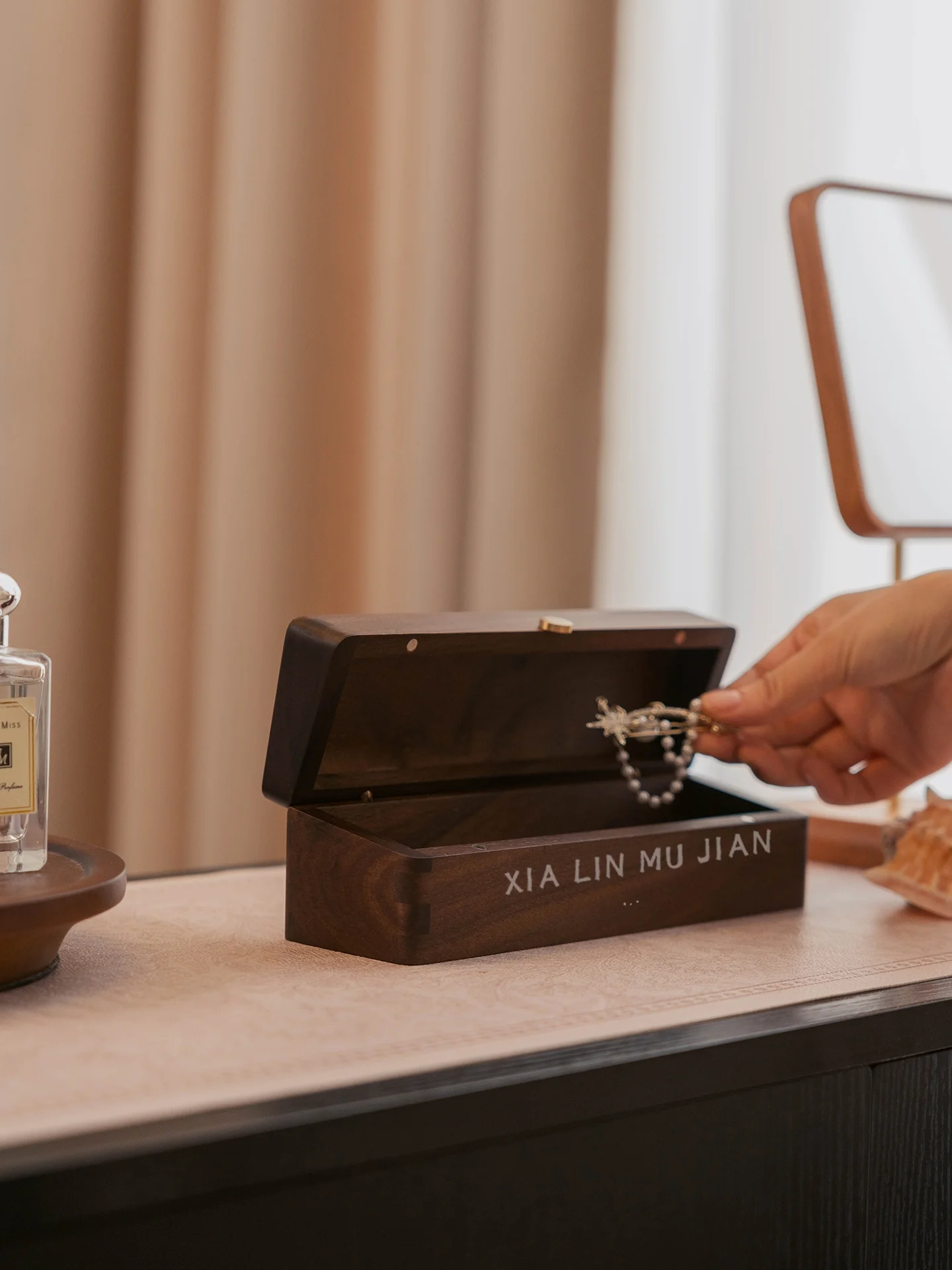 

Элегантная шкатулка для украшений из черного ореха, подарочная упаковка, маленький настольный размер, для девушки, на фестиваль Циси, премиум-стиль, пустая коробка