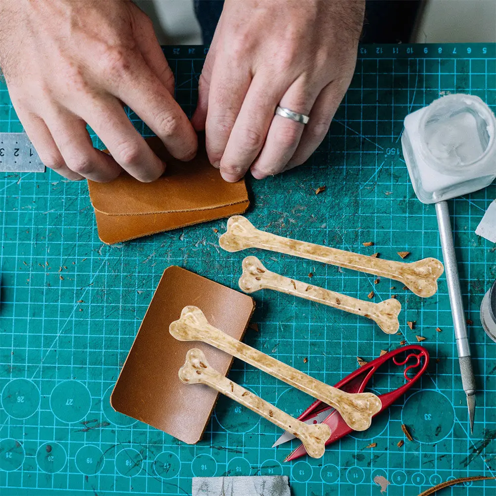 

10 шт. маленьких пластиковых имитаций костей с предварительно просверленными отверстиями для поделок на Хэллоуин, подвесок-куколок, декора стола