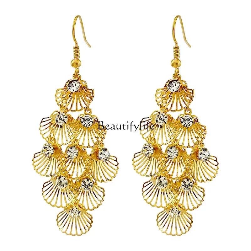 

Hollow fan-shaped shell earrings, exaggerated sequins, fringed temperament, ear hanging, light luxury and high-end sense