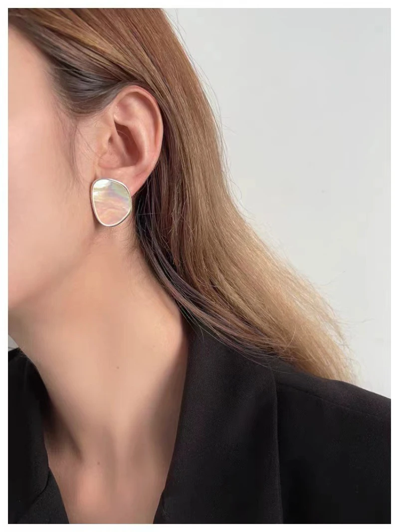 

Women White Beimu Irregular Geometric Shape Earrings Retro Earrings