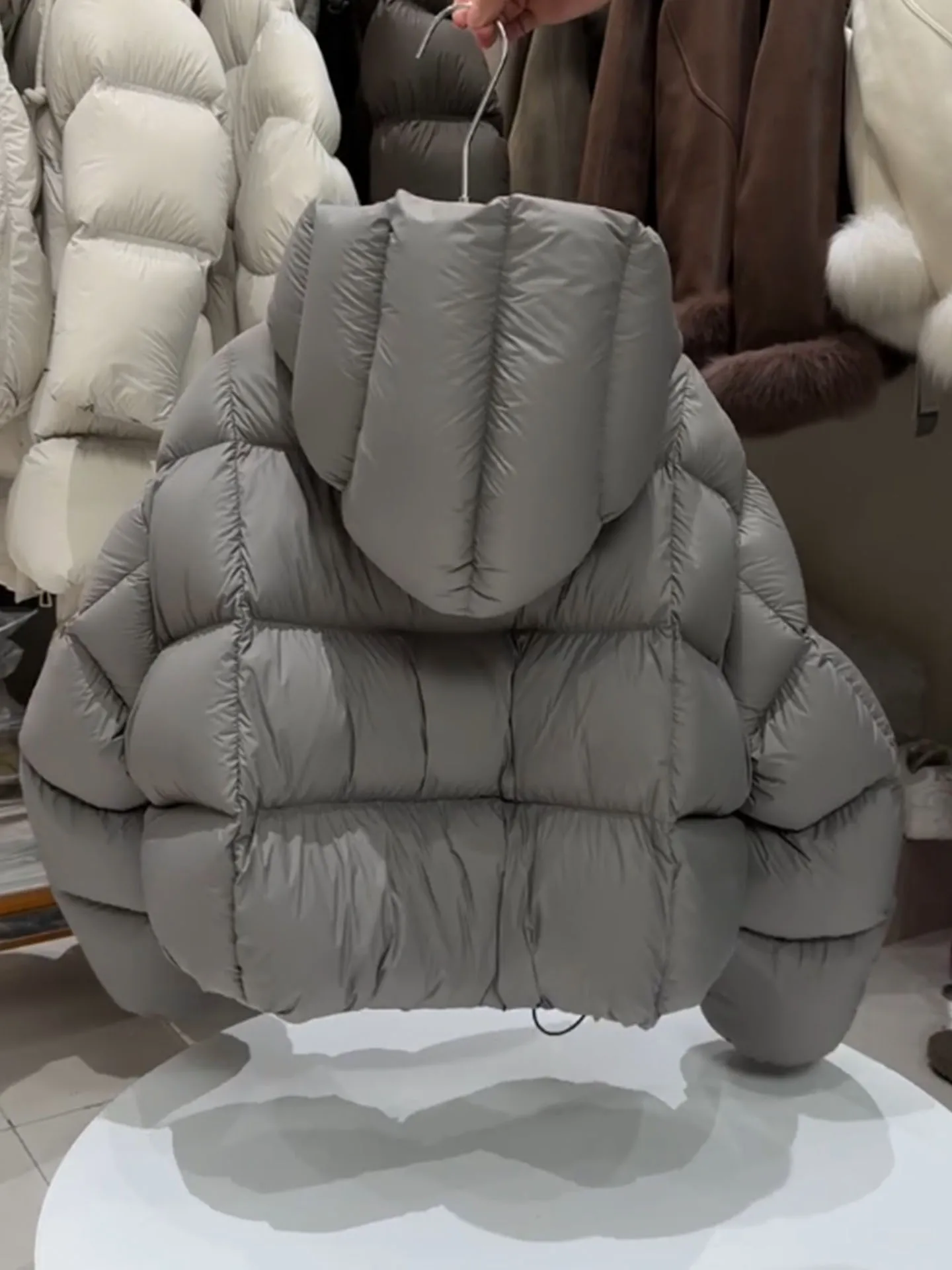 

Mat ey ell ort Puffer Jaet, женская зимняя новинка 2025 года, пушистое пальто для хлеба, верхняя одежда небольшого размера, полиэфирное волокно