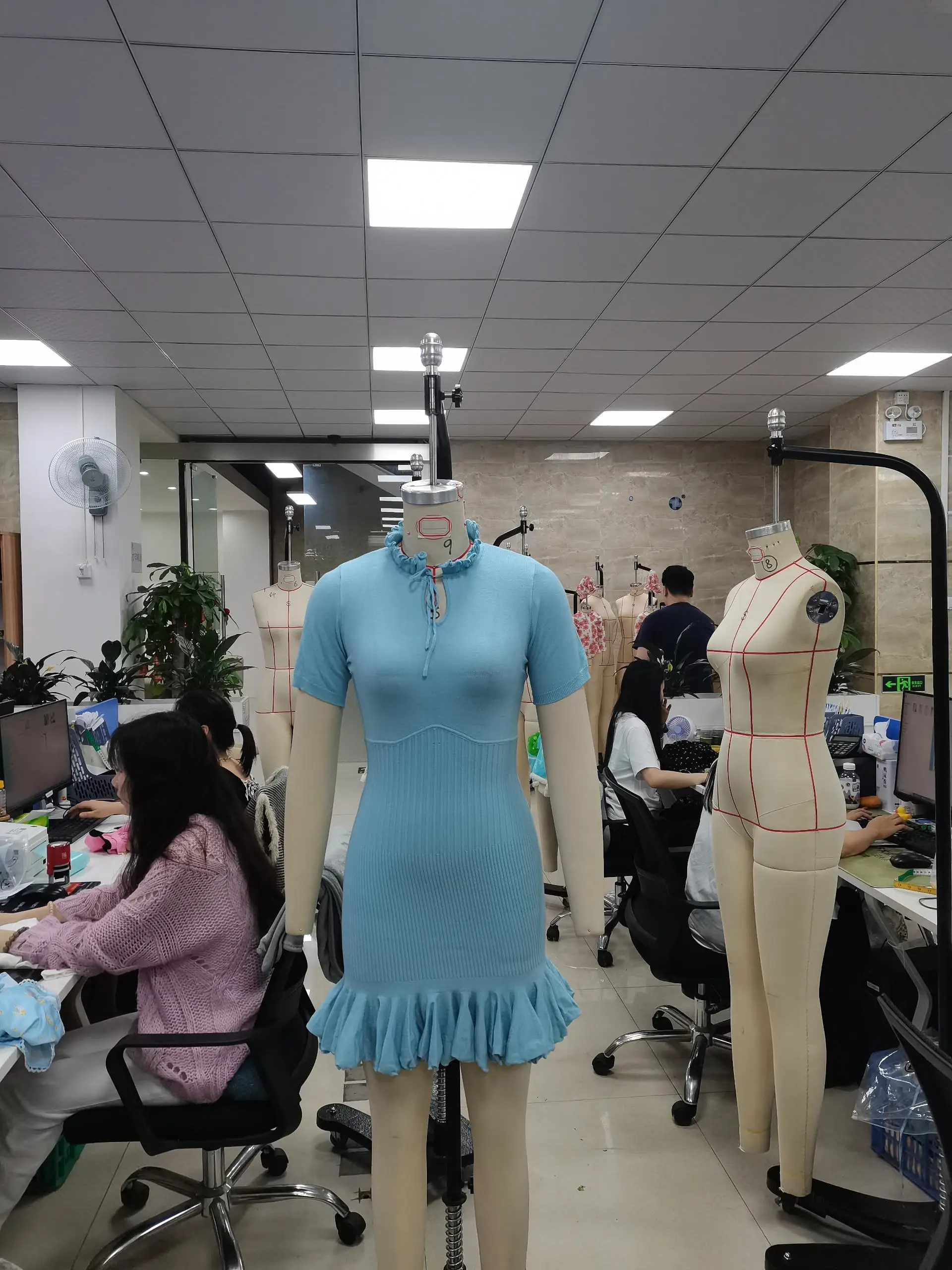 Mini vestido feminino elegante de malha com babados e recorte bodycon vestido de festa