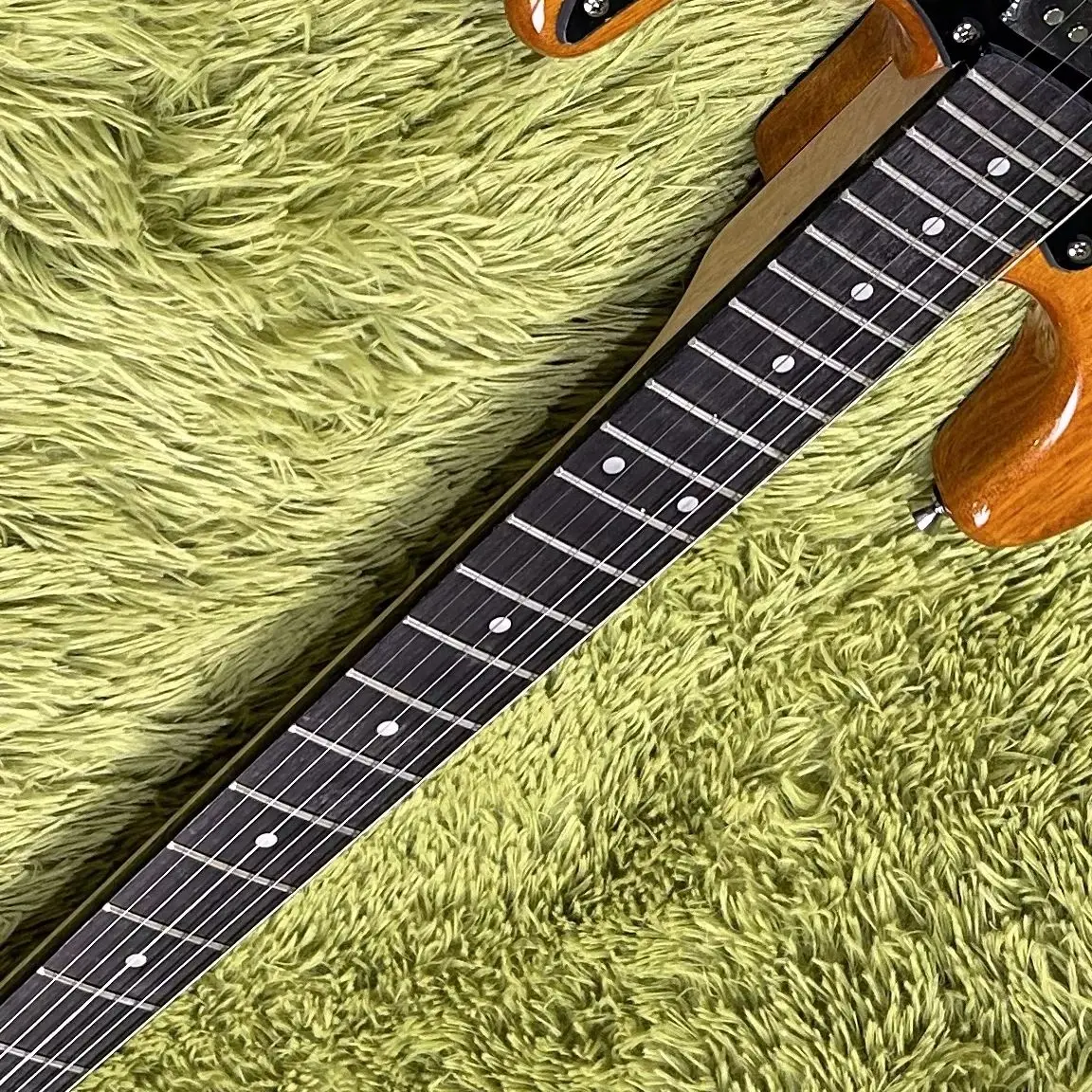 Hot Sale Electric Guitars Mahogany Body 22 Frets Rosewood Fretboard Transparent Yellow Color view 3