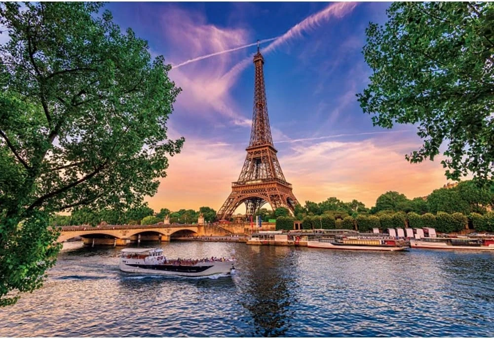 Eiffel Tower Paris …