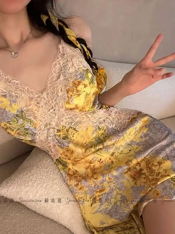 WOMENGAGA 옐로우 레이스 V 넥 탱크 미니 드레스 섹시한 여성 여름 2023 새로운 드레스 우아한 휴일 패션 여성 탑 VM7K