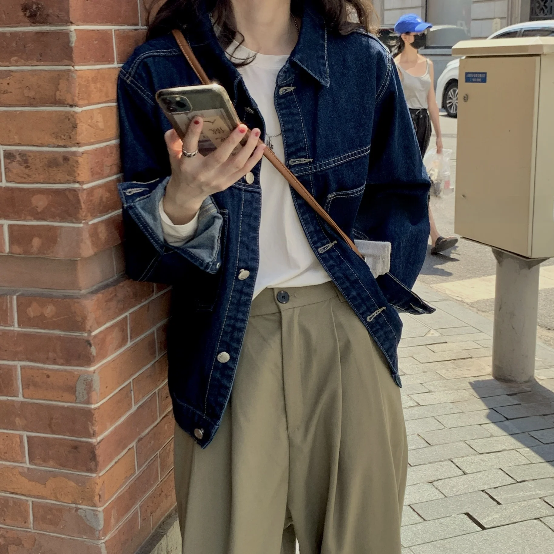 

Женская джинсовая куртка WhySoCold в винтажном стиле, свободного кроя, с эффектом стройности, темно-синяя, на весну-осень, из хлопка, с воротником и пуговицами