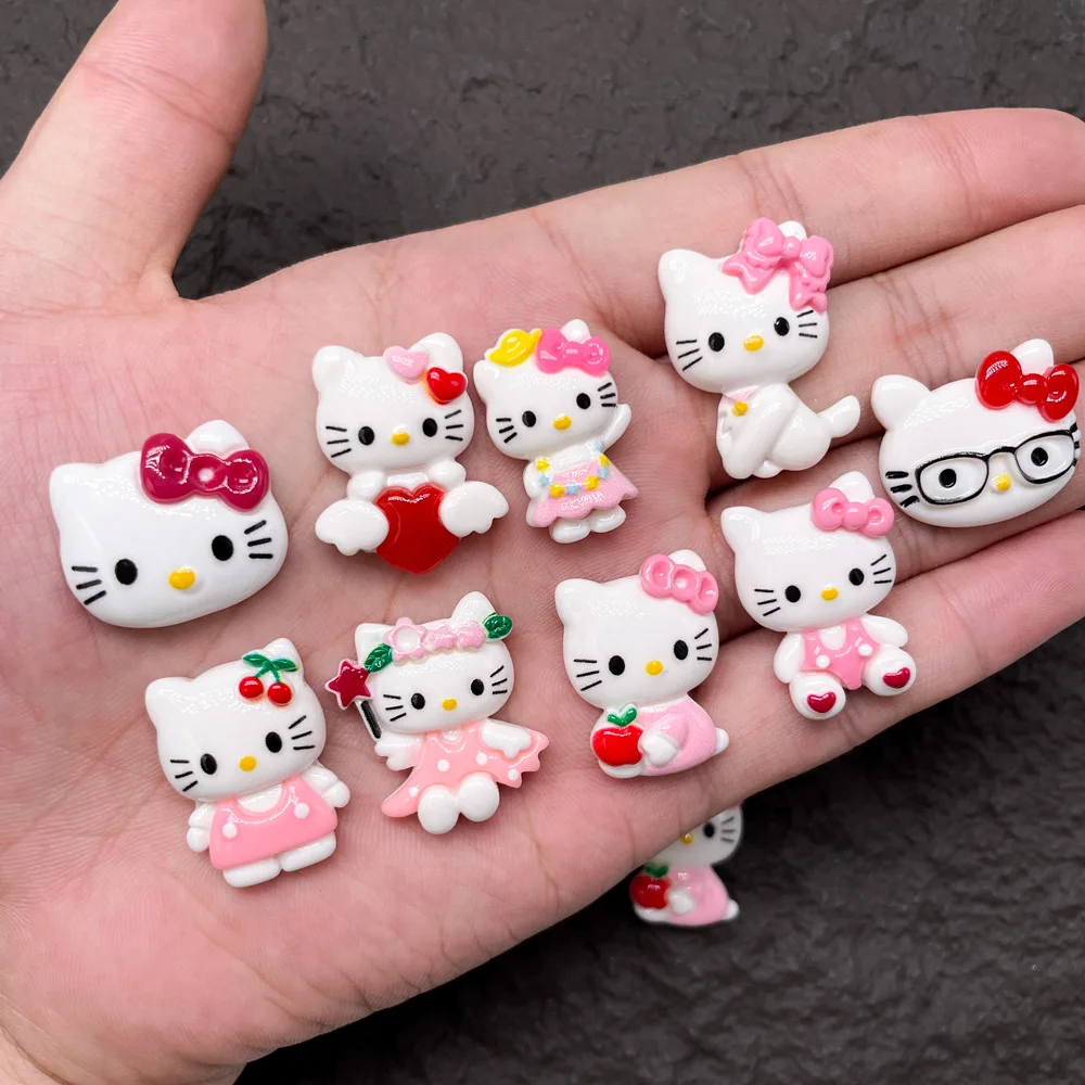 อุปกรณ์ตกแต่งเรซิ่นลายเฮลโลคิตตี้จากมินิโซ 5 ชิ้น สำหรับตกแต่งเคสมือถือ ที่คาดผม และงาน DIY