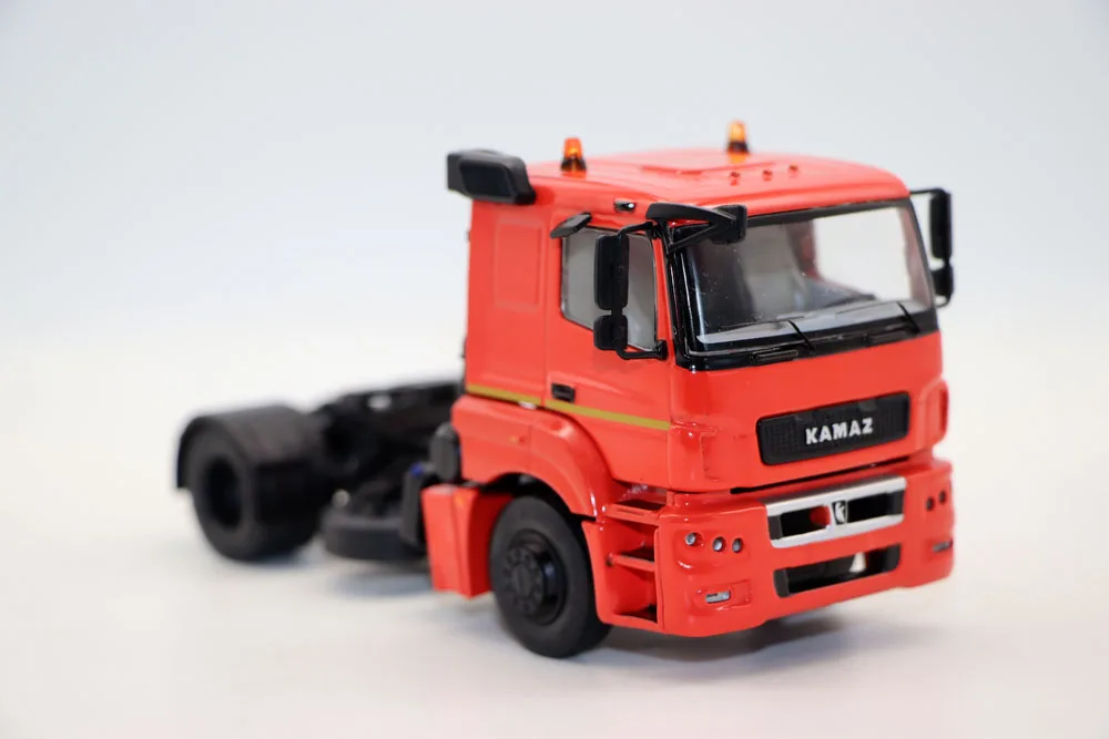 Neues KAMAZ-Traktor-Spielzeug aus SSM im Maßstab 1:43 der UdSSR Turck aus Druckgusslegierung, Silmutaion-Modell von Autohistory zur Sammlung