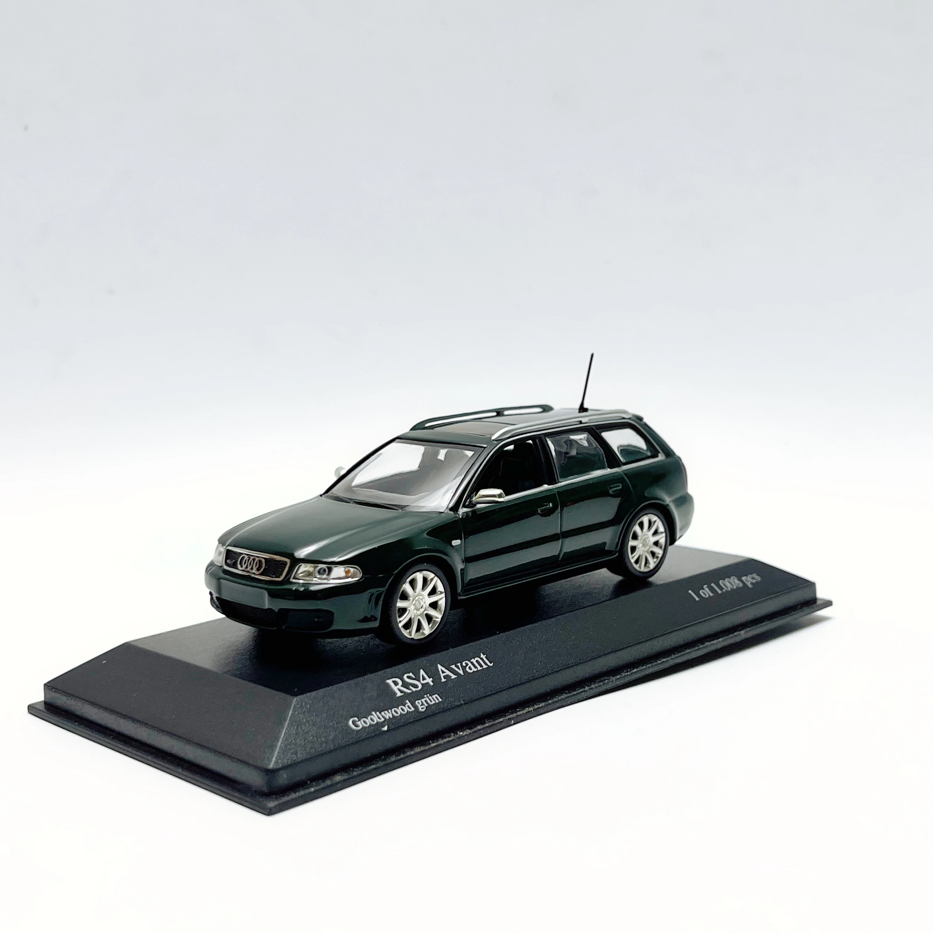 MINICHAMPS 1/43 Audi RS4 Alloy Car Model Green