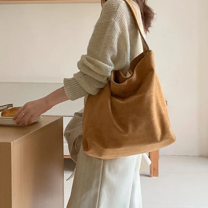 Autumn Popular Suede Shoulder Bag Vintage Khaki Solid Colour Warm Tone Simple Designed Commuter Women Elegant Velvety Tote Bag