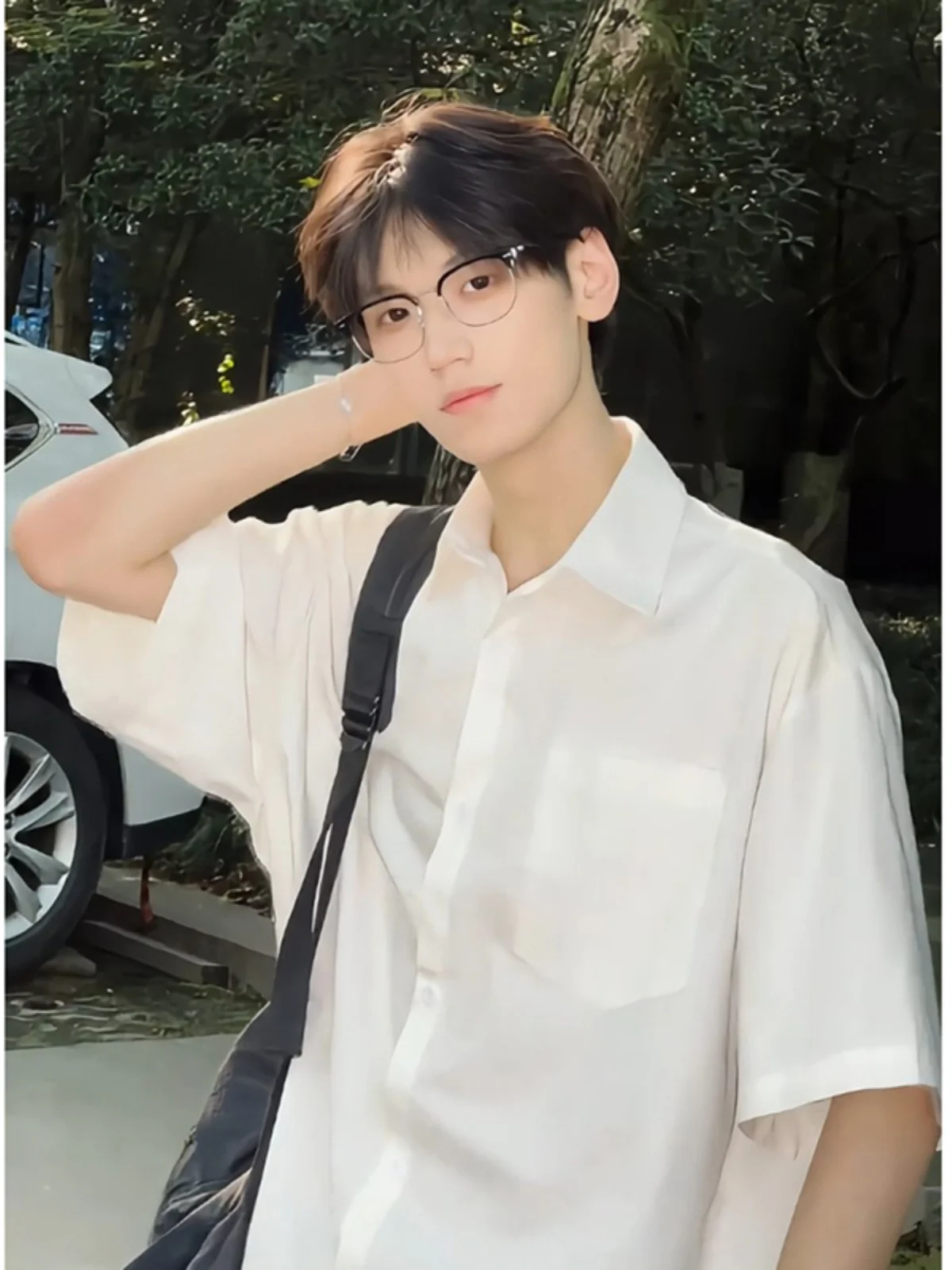 

Тонкая белая мужская рубашка из ледяного шелка с коротким рукавом, повседневная летняя легкая верхняя одежда, модный молодежный стиль, полиэстер