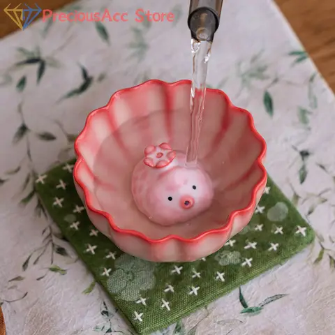 Keramisk fisk te husdjur staty liten fisk spotta bubblor under kopp botten rosa spotta bubblor gris prydnad vattenkoppar mugg dekoration present 10 best sales teapet - №5