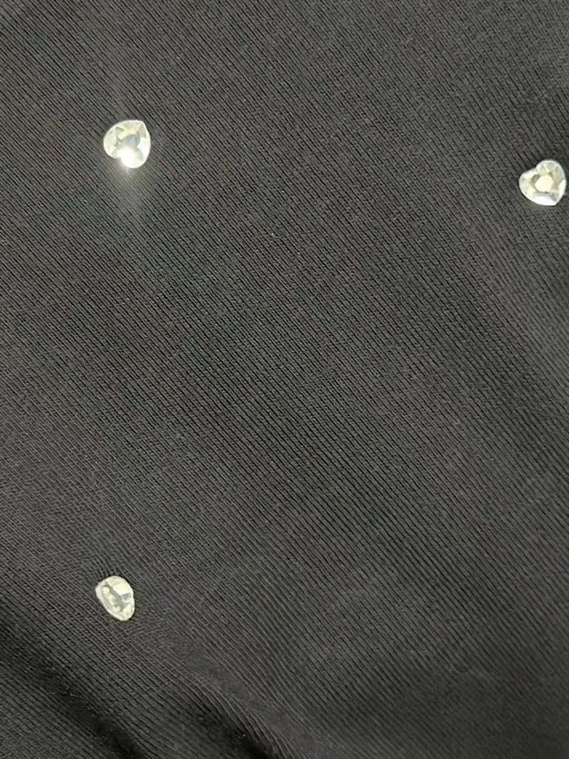 Nowa Letnia Luźna Koszulka Damska z Odkrytymi Ramionami, Ozdobiona Cyrkoniami i Małym Sercem, Modny Trend