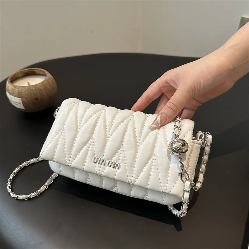 Rhombus chain bag, high-end shoulder messenger bag, textured small square bag.