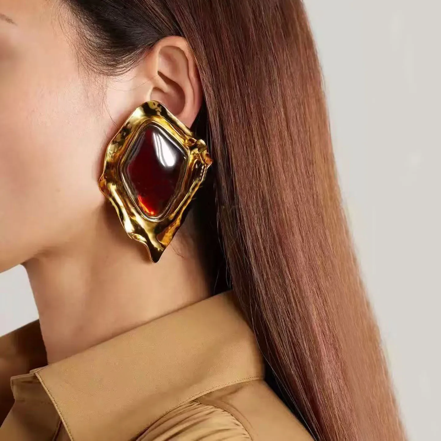 

Горячая новинка: Европейские серьги-клипсы из высококачественной смолы под золото, большие, женские, дизайнерские, класса люкс, трендовые украшения