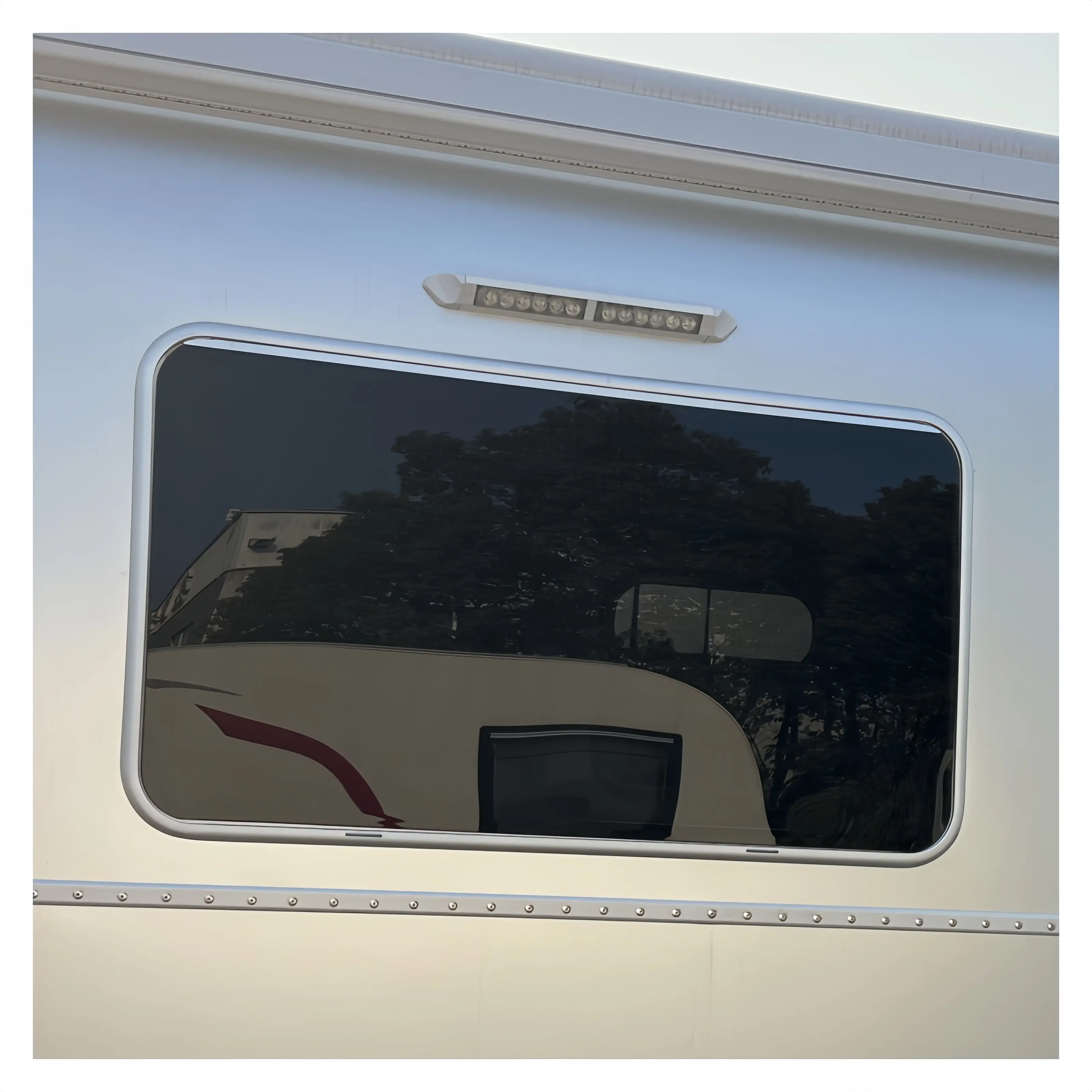 Ventana para caravana/autocaravana de 1400x600mm con corte de 70mm, persiana y mosquitera para pared curva R5000, suministro de fábrica