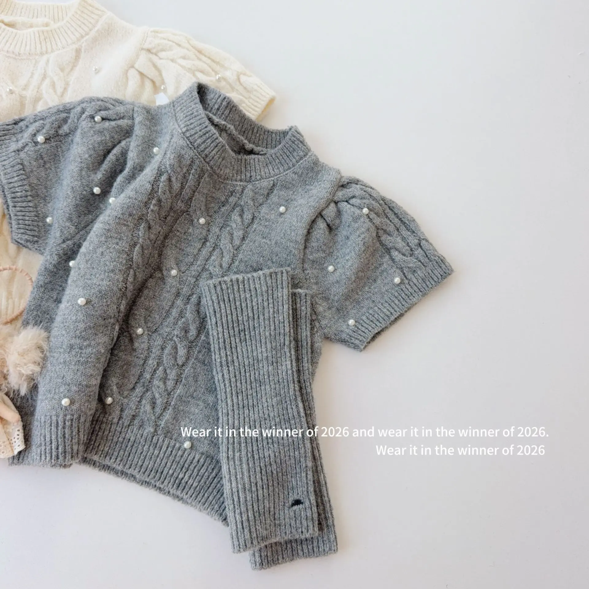 Girls' Autumn and Winter New Pearl Sweater Korean Retro Fried Dough Twists Knitting with Sleeve Top