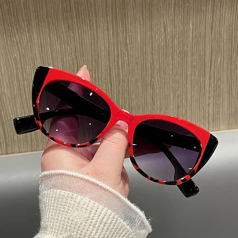 Women Luxury Design Dark Shades New Fashion Sunglasses Summer Seaside Sunnies Gradient Lens Ladies Outdoor Eyewear Iceblue 2024