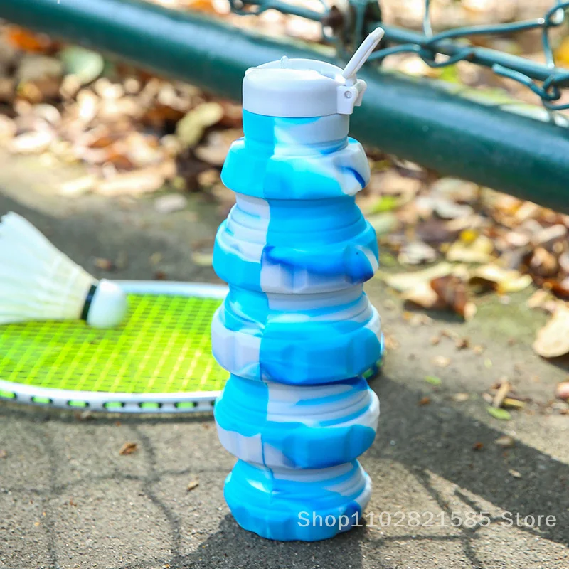 2025 Nuova bottiglia d'acqua pieghevole in silicone alimentare Bottiglia in silicone senza BPA Tazza da viaggio portatile per alpinismo all'aperto