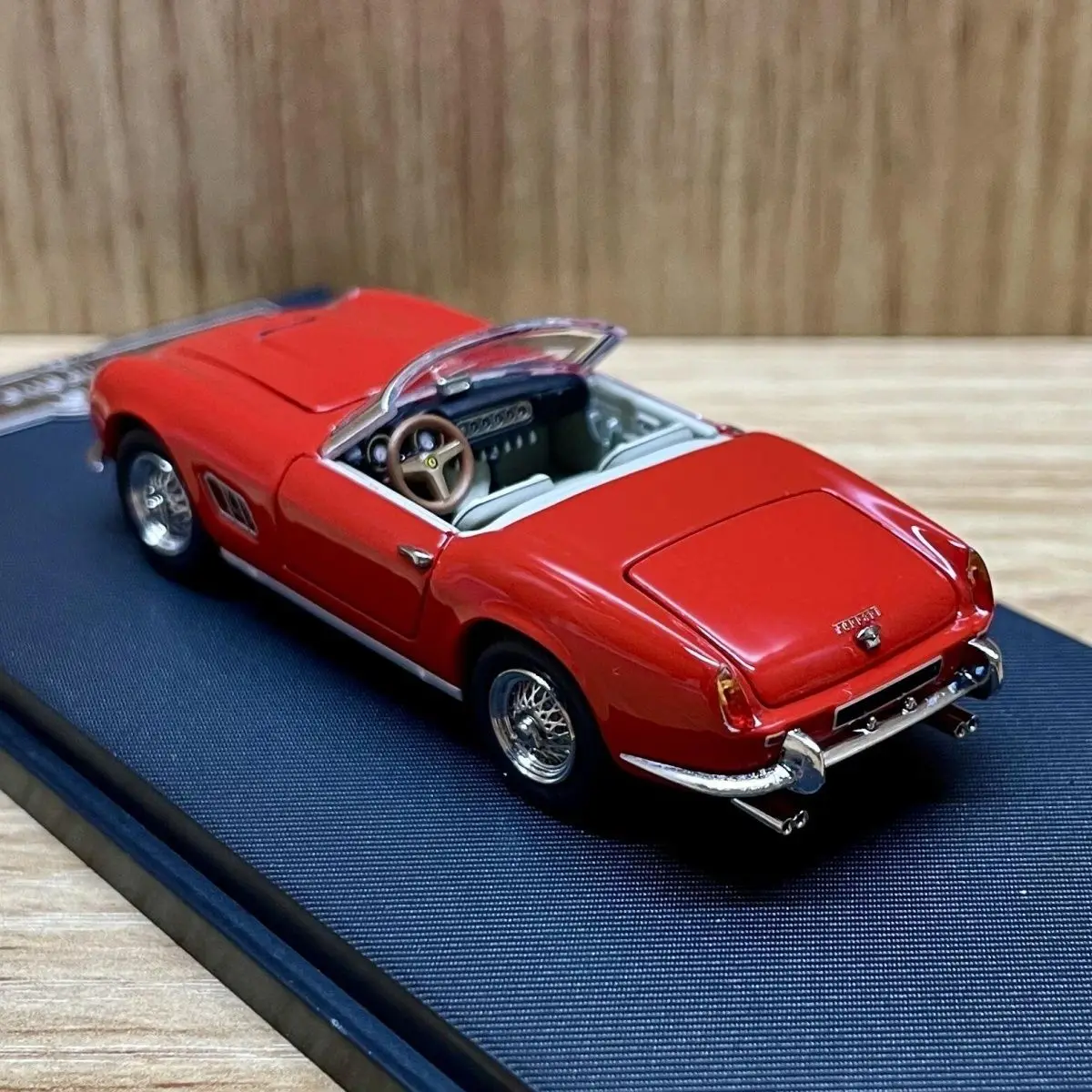 GFCC1960 Ferrari 250GT1:64 Small Scale Alloy California SWB Front and Rear Cover Dual Open Car Model