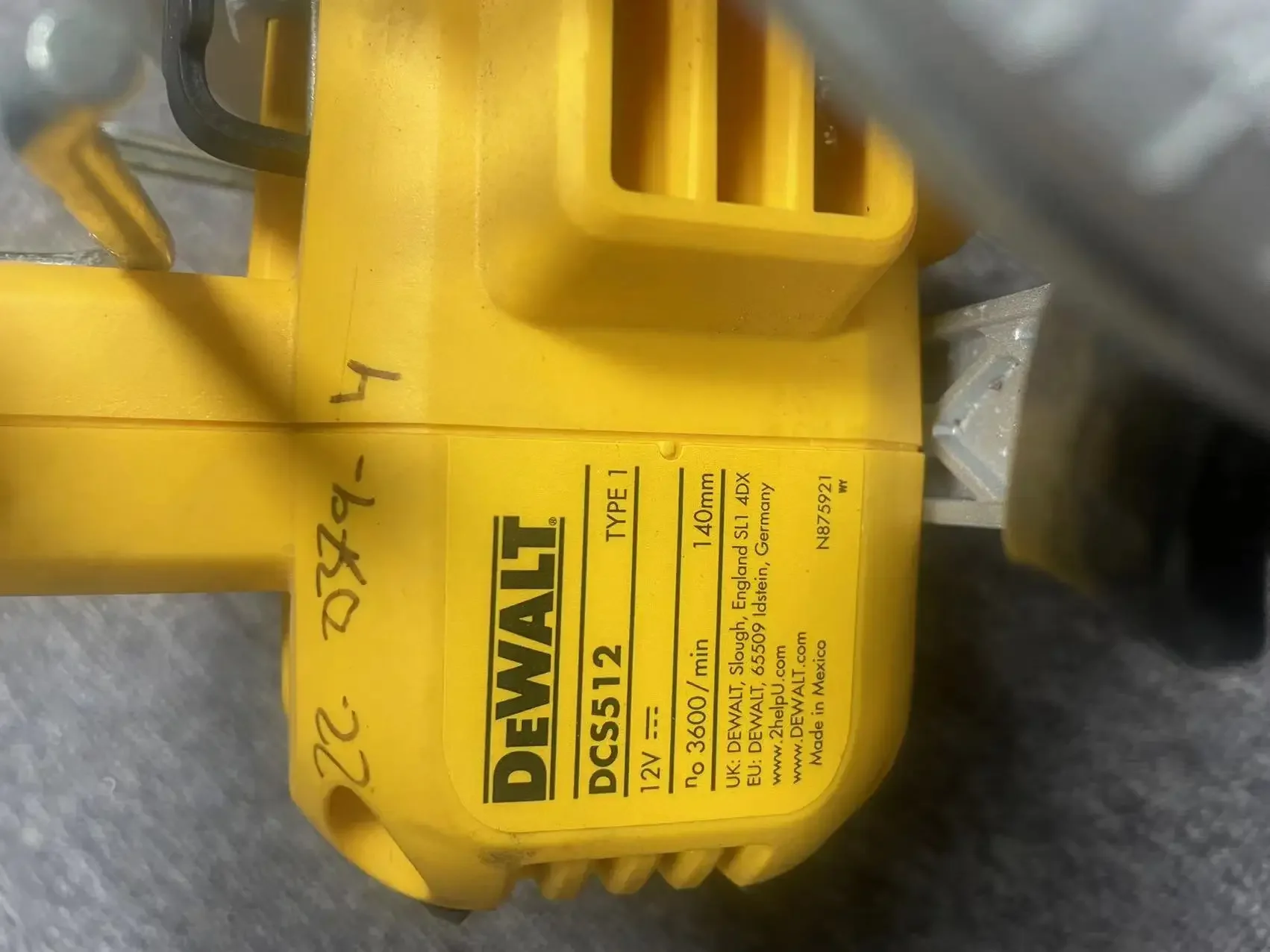 DEWALT DCS512N 12V  Scie Circulaire 140mm SAW Used (only body)