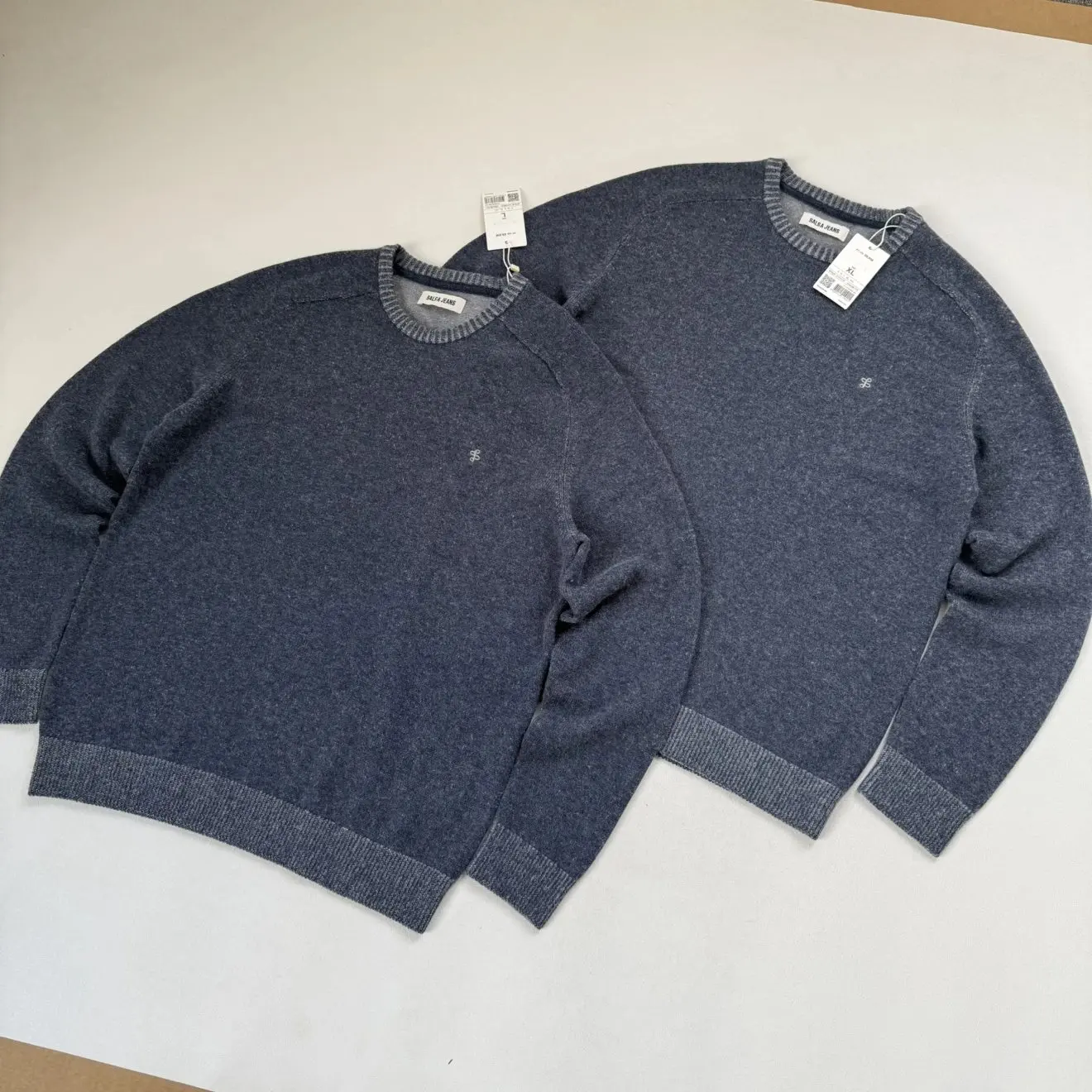 سالسا جينز سترة محبوكة مطرزة من مزيج الصوف برقبة دائرية