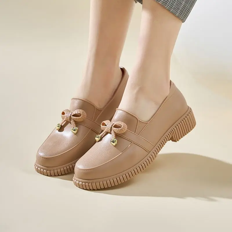 

Женская мягкая обувь для воды, галоши, женская противоскользящая водонепроницаемая обувь без шнуровки, низкие непромокаемые туфли для женщин, модные непромокаемые туфли на каблуке