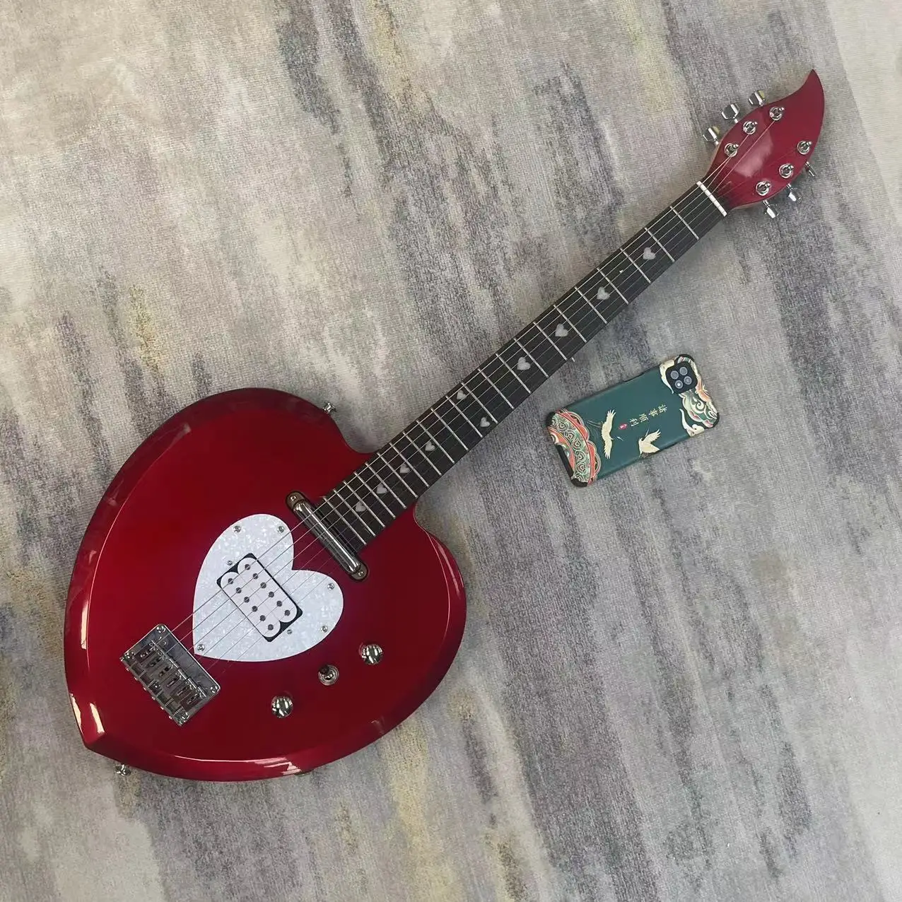 Love style electric guitar with 6-string split body, metal red body, high gloss, rose wood fingerboard, white pearl guard, dedic