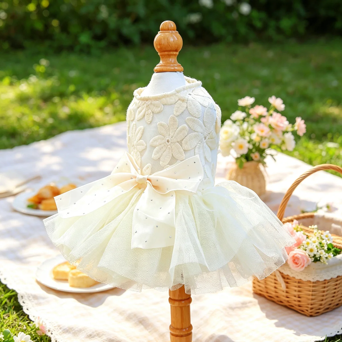 Cremeweißes Tüll-Hochzeitskleid für Haustiere, Elegantes Spitzen-Feenoutfit für Kleine Hunde und Katzen, Passend für Teddy, Pomeranian, Yorkshire, Malteser – Detail 6