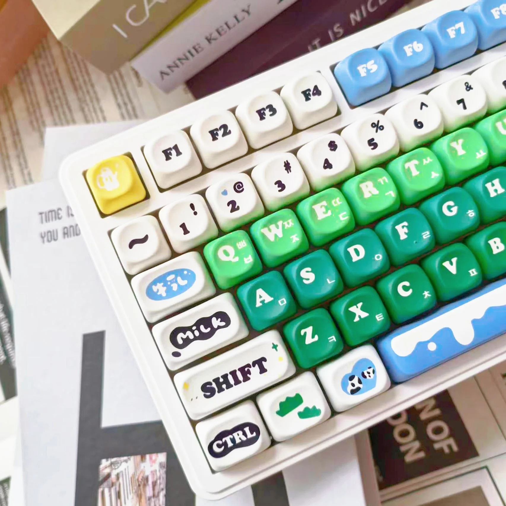 

Dye-Sublimation PBT Keycap 125 Keys Milk Cow MOA Profile Korean German English Custom Cute Keycap for MX Swithes Gaming Keyboard
