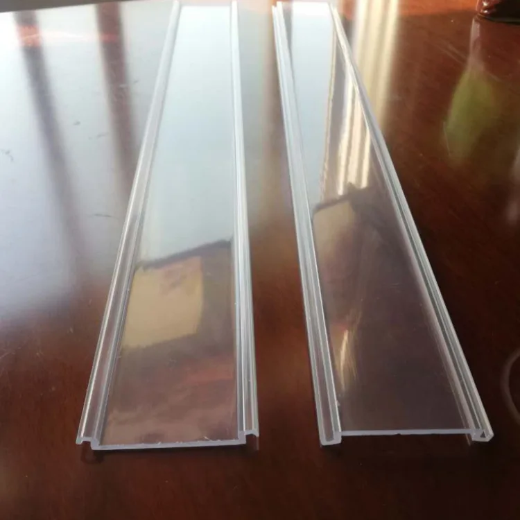 Esperienza di personalizzazione Produttore di profili in plastica PVC estrusi dal design industriale personalizzato in fabbrica per finestre e porte