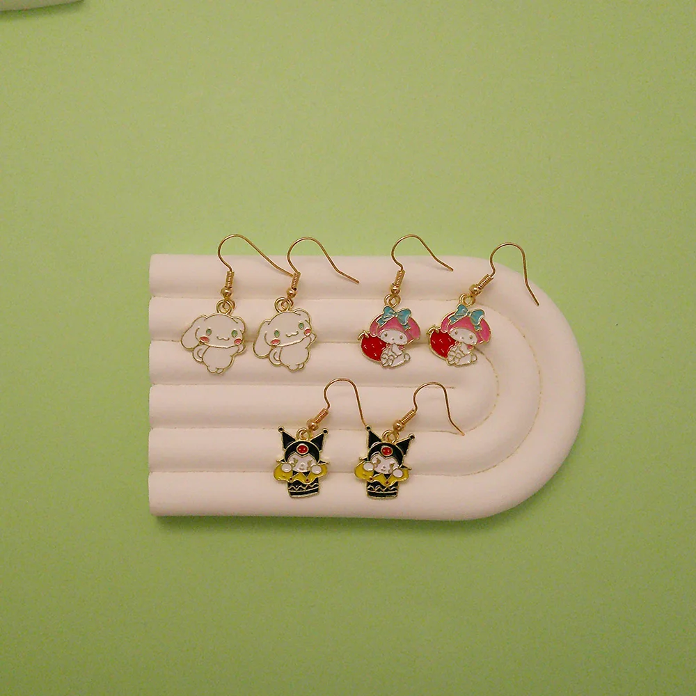 Pendientes de Anime Sanrio Hello Kitty Kuromi, figura de dibujos animados, melodía, Cinnamoroll, insignia de Metal, colgante, gota de oreja, accesorios de joyería