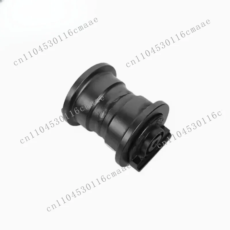 PC200 excavator construction machinery spare parts are concentrated on chassis components