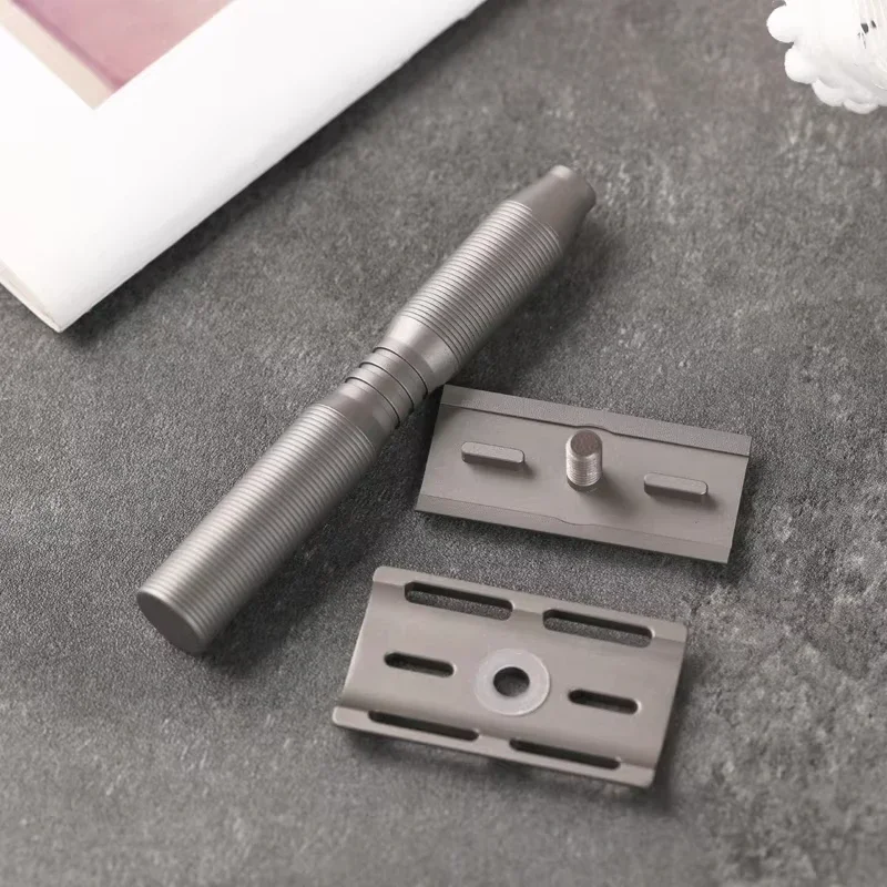 Yaqi Hochwertiger, leichter Rasierer aus Titan / Herren-Rasierseife für tragbare Rasur, Reinigung, Bart und Sauberkeit