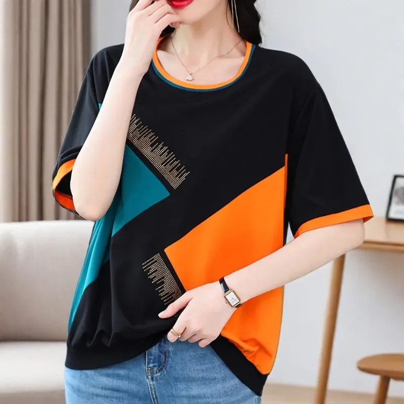 Summer New Round Neck Short Sleeved T-shirt for Women, Loose and Stylish Color Blocking Diamond Inlaid Versatile Knit Top