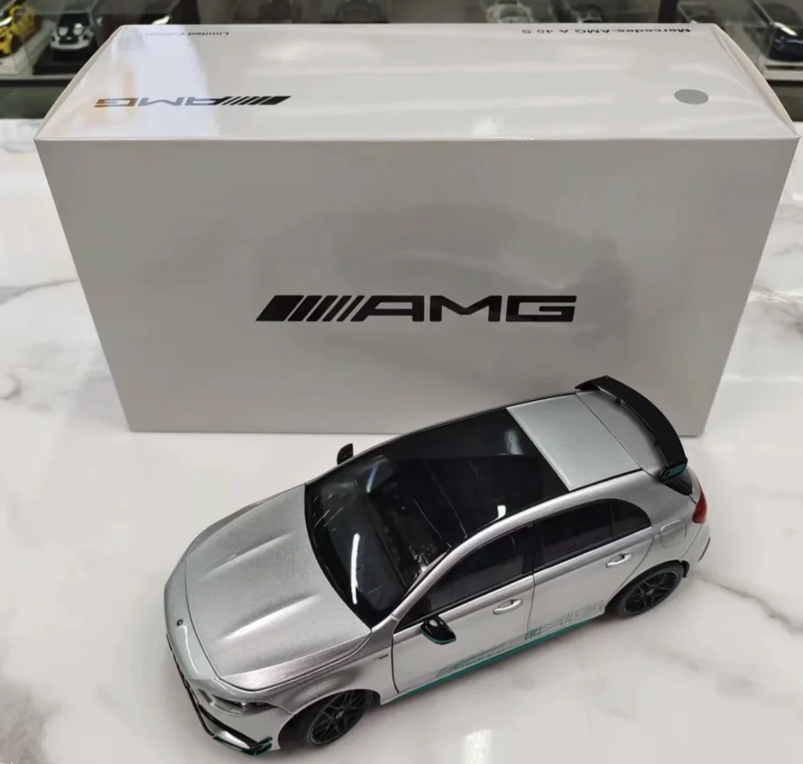 

1:18 Mercedes-AMG A 45 S модель автомобиля