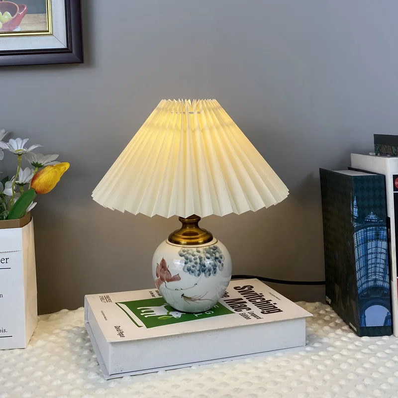 Nordic Decorative Pleated Lampshade Table Lamp with Ceramic Base Home Lighting Fixture